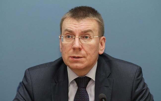 Глава МЗС Латвії засуджує видачу російських паспортів жителям ОРДЛО
