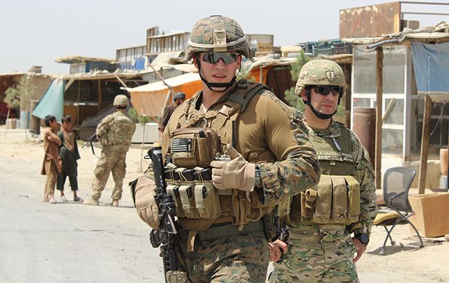 В Афганистане смертник въехал в колонну с военными