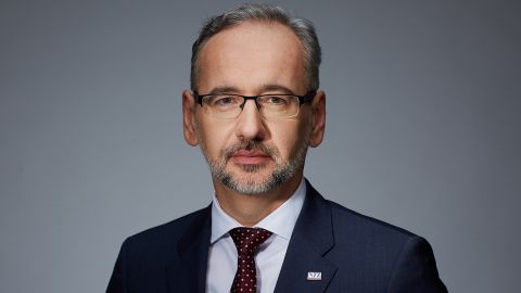 В Польше разрешили COVID-вакцинацию с 16 лет