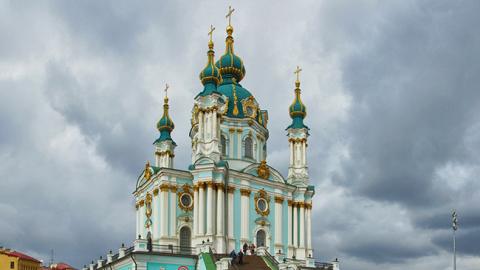 Несподівана знахідка: в Андріївській церкві випадково виявили оклад старовинної ікони