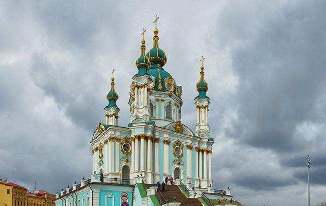 Несподівана знахідка: в Андріївській церкві випадково виявили оклад старовинної ікони