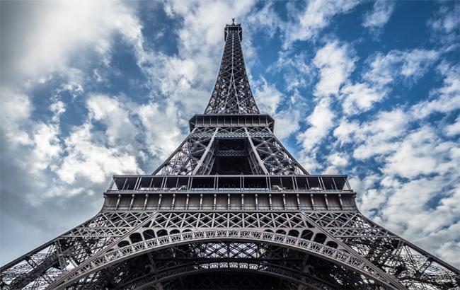 У Парижі закрили Ейфелеву вежу