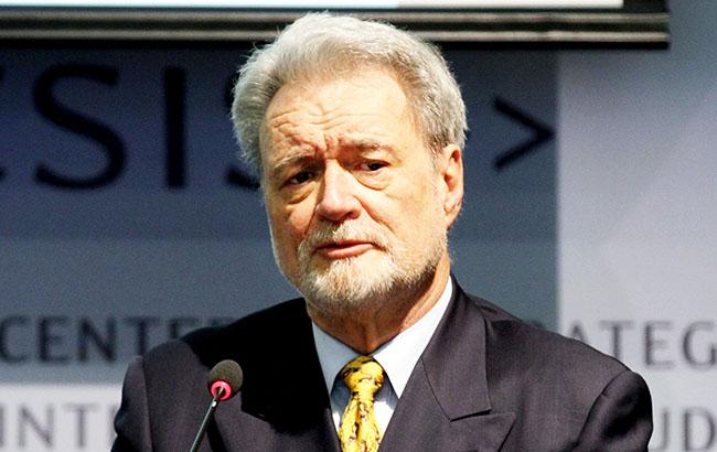 Росія нарощує танкові війська на кордоні з Україною, - екс-радник міністра оборони США