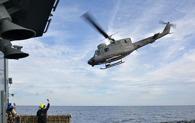 В Италии в море упал вертолет ВМС, один член экипажа погиб