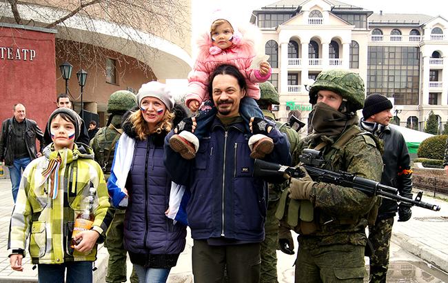 Туристичний рай окупанта: росіяни, які приїхали до Криму, скаржаться, що їхніх дітей не пускають в ЄС