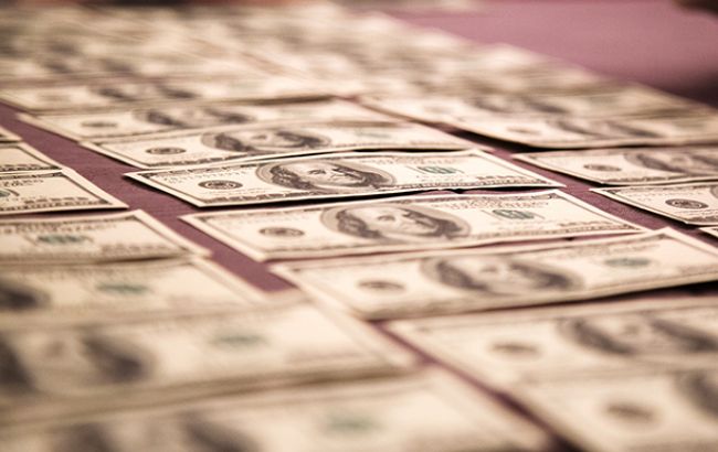 Курс долара на міжбанку 28 серпня знизився до 25,51 гривень/долар