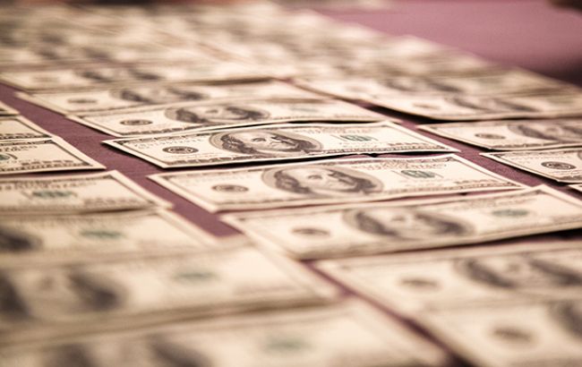 Курс долара на міжбанку в 12:03 знизився до 25,51 гривень/долар