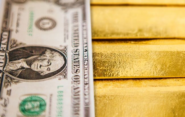 Золото дорожчає на тлі ослаблення долара