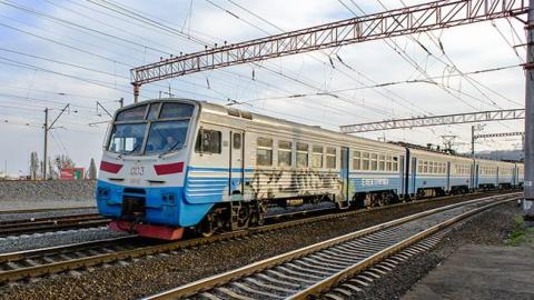 У Києві підліток-"зацепер" ледь не загинув на даху електрички (фото)