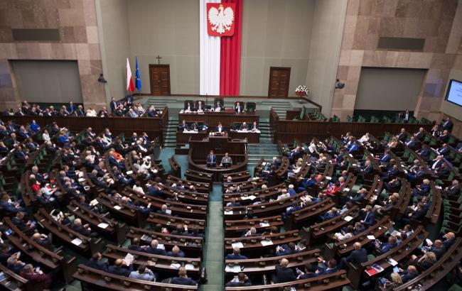 Сенат Польши принял закон о запрете пропаганды коммунизма