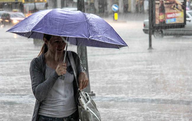 Тепло і грозові дощі: синоптики розповіли, яка погода чекає на українців