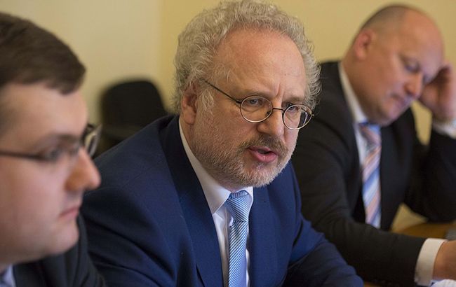 Президент Латвии хочет ограничить телевещание на русском языке