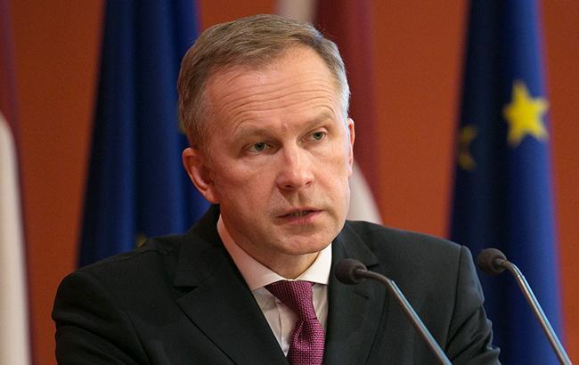 Главу центрального банку Латвії відпустили під заставу