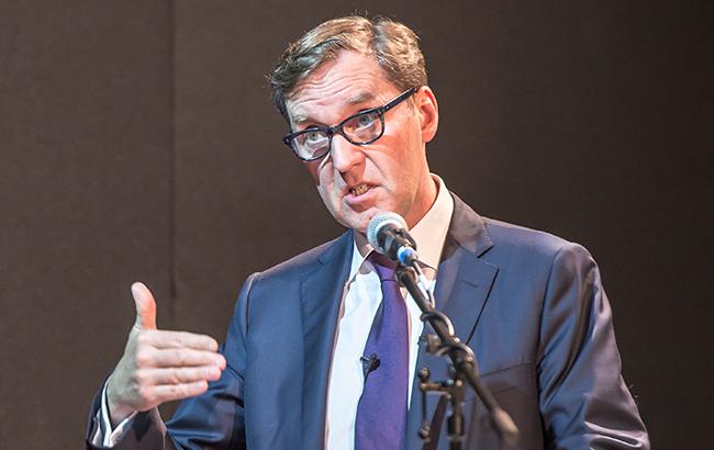 Керівник британської соціальної комісії подав у відставку, звинувативши Мей у провалі