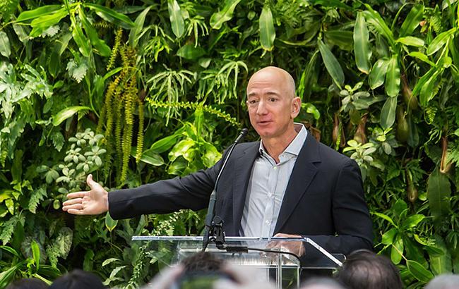 Засновник Amazon пожертвує 2 млрд  доларів на допомогу безхатченкам
