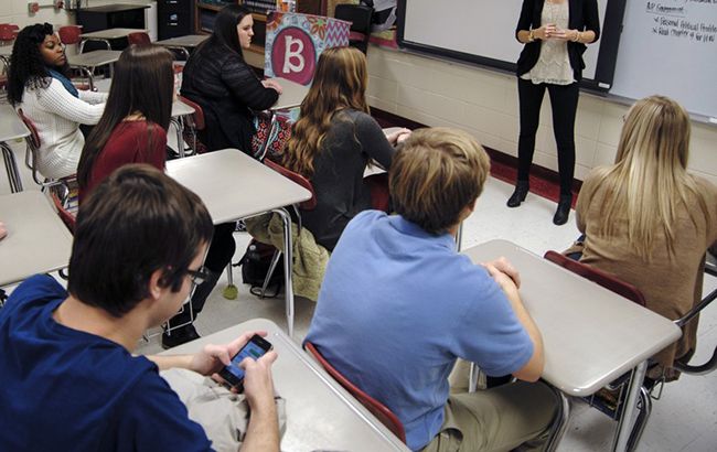 Две трети молодых украинцев не представляют жизни без смартфона