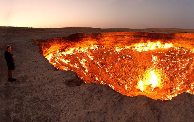 "Врата ада", которые горят уже полвека: ученые рассказали историю огненного кратера