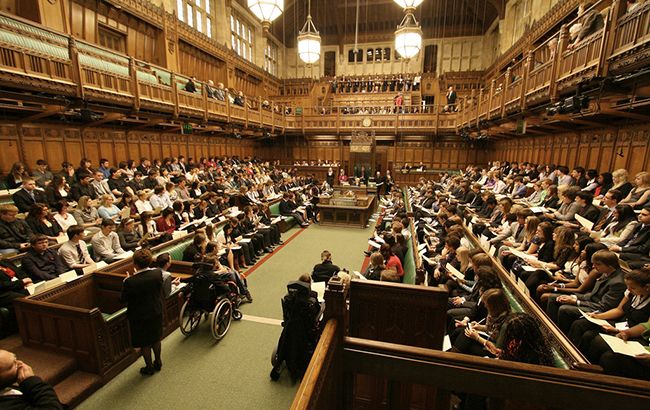 Парламент Великобританії "закривається" до середини жовтня