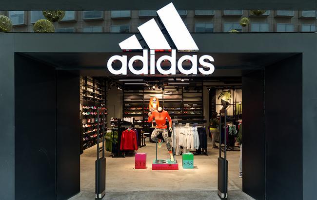 Скандал с Adidas: бренд не убрал коллекцию с советской символикой