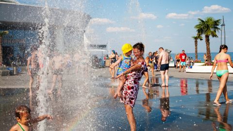 Дощі на заході та потепління майже в усіх регіонах: якою сьогодні буде погода