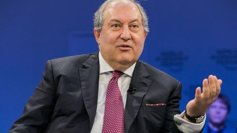 Президента Армении госпитализировали с новым штаммом коронавируса