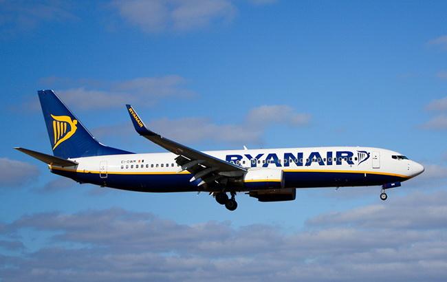 Ryanair заявив про зниження прибутку через витрати на паливо і страйки