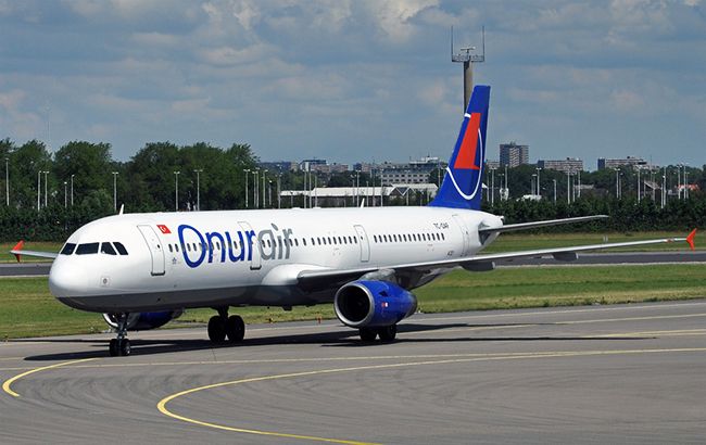 Самолет турецкой компании экстренно сел в Волгограде из-за разгерметизации