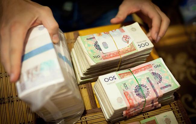 НБУ на 29 січня зміцнив курс гривні до 28,55 грн/долар