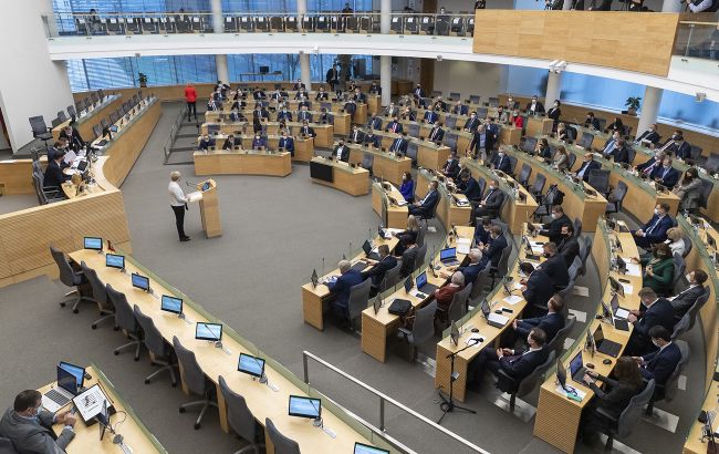 Сейм Литвы одобрил резолюцию с призывом к России прекратить агрессию против Украины