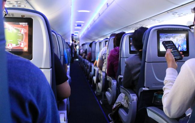 Пассажиры самолетов смогут звонить по телефону во время полета: детали