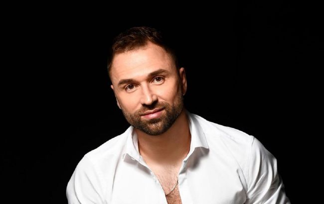 Гарячий красунчик: Холостяк-10 Макс Михайлюк показав, як робить тіло рельєфним