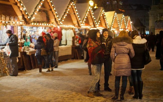 На главной улице Киева обустраивают новогодний городок