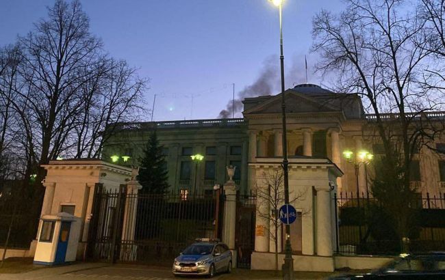 Над будівлею посольства Росії у Варшаві вчора помітили дим, - ЗМІ