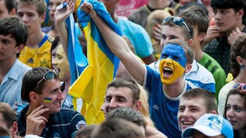 Українські вболівальники заспівали пісню про Путіна перед матчем з Чехією (відео)