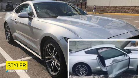 У Коростені через негоду влетів у стовп дорогущий Ford Mustang: відео елітної ДТП