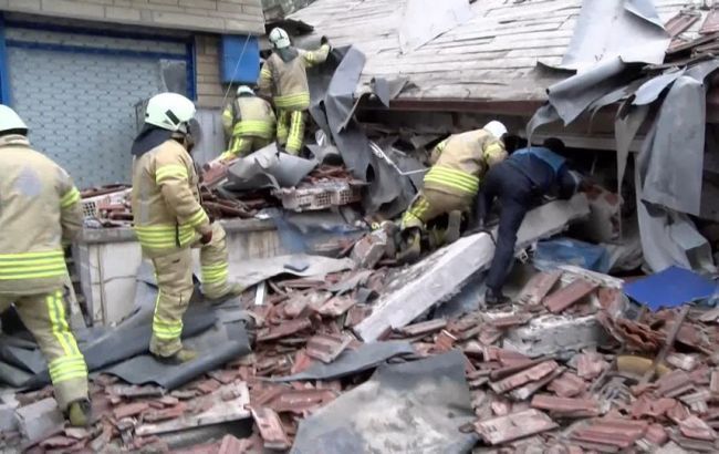 Число жертв в результате обрушения здания в Стамбуле возросло