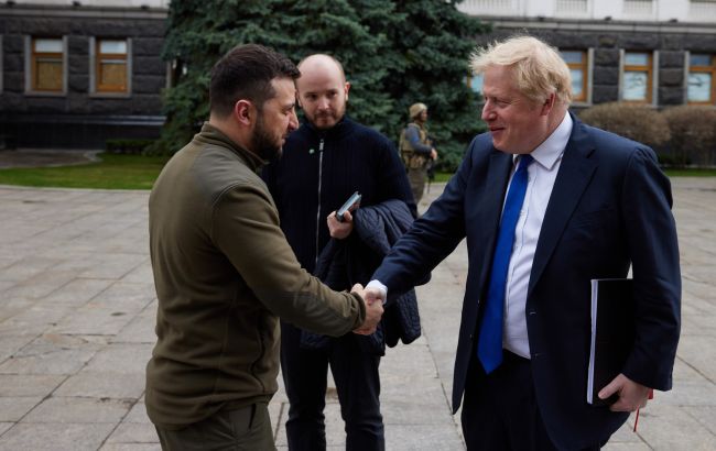 Оборонна та макрофінансова допомога. Зеленський поговорив із Джонсоном