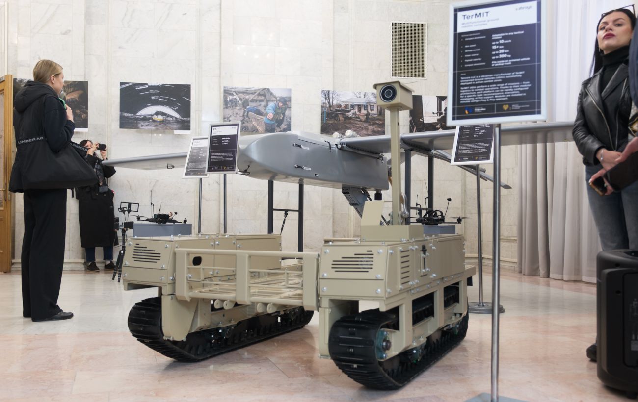 ЗСУ дронами розбили аеродром Саки: відео ударів по об’єктах у Криму