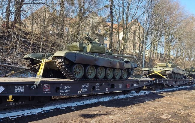 Чехія передала Україні кілька десятків радянських танків і БМП