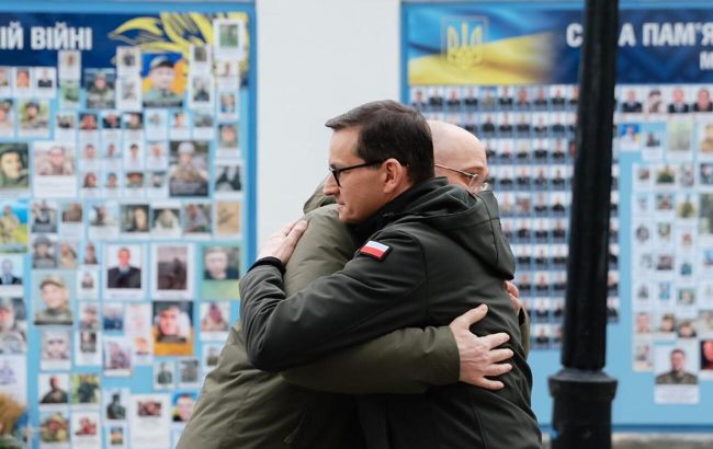 Премьер Польши приехал в Киев в годовщину вторжения России