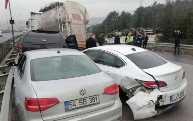 В Туреччині сталась аварія за участі 23 автомобілів: є постраждалі
