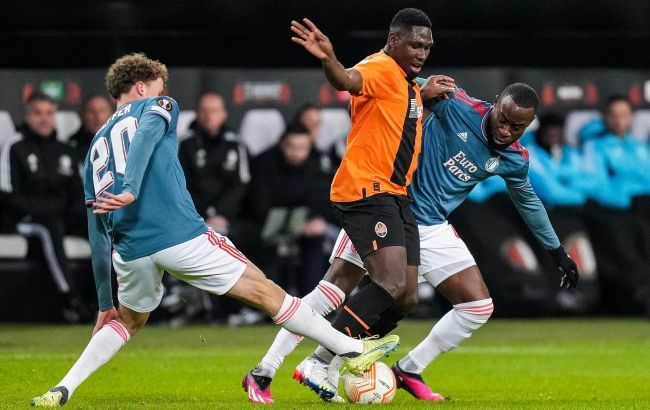 "Шахтер" с голом Ракицкого расписал ничью с "Фейеноордом" в 1/8 финала Лиги Европы