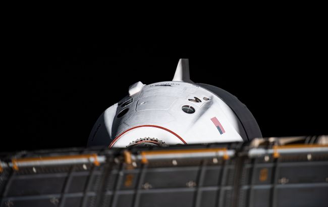 Космический корабль Dragon успешно доставил на МКС оборудование для лаборатории: видео