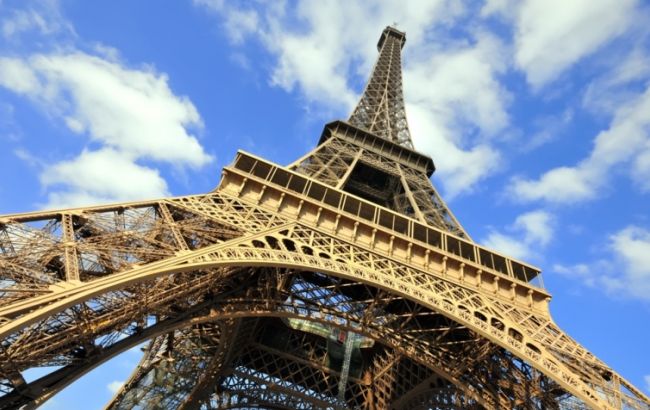 У Франції через помилкову тривогу евакуювали відвідувачів Ейфелевої вежі