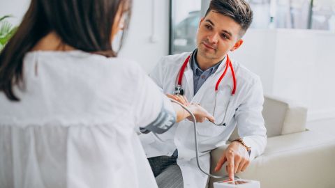 Ця шкідлива звичка підвищує ризик серцево-судинних захворювань: відмовтесь від неї