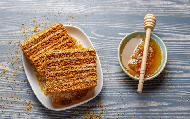 Неймовірно смачний та ніжний: готуємо лінивий медовик за найпростішим рецептом