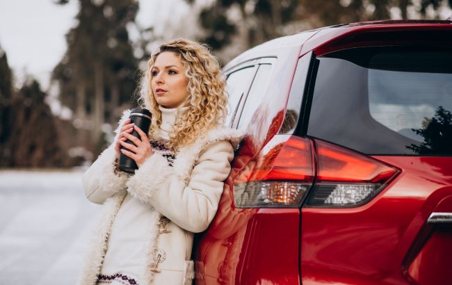 Чому в машині з'являється неприємний запах і як від нього позбутися