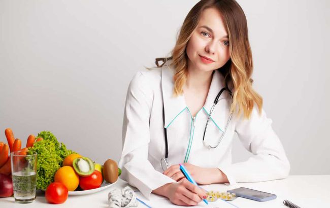 Врач рассказал, нужно ли волноваться за холестерин в еде и можно ли есть яйца