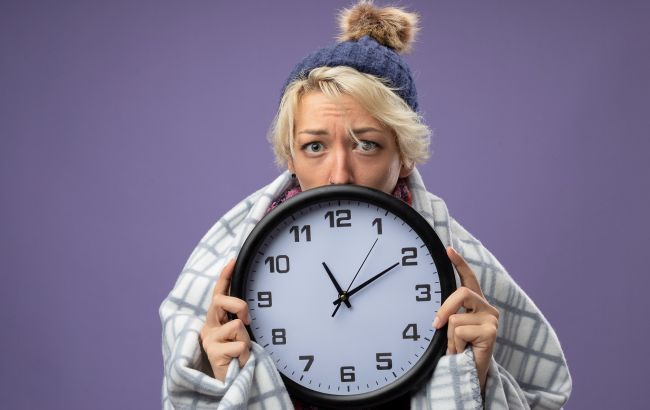 Переведення годинників на зимовий час у жовтні: коли та куди крутити стрілки