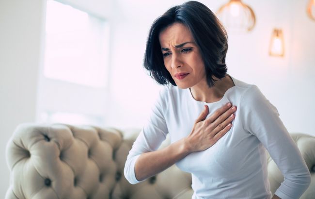 Сердечный приступ у женщин: врачи назвали признак, который появляется за месяц